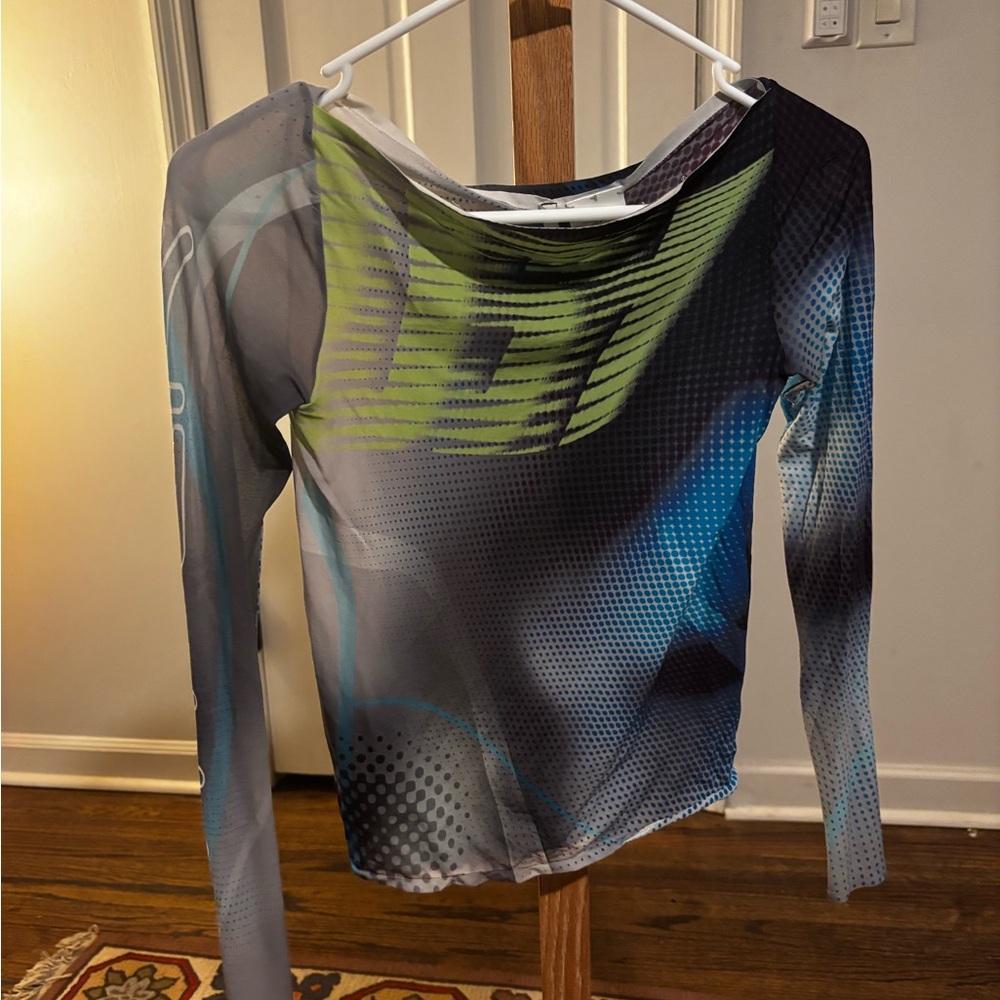 Weekday Multicolor Graphic Top - Picture 3 of 6